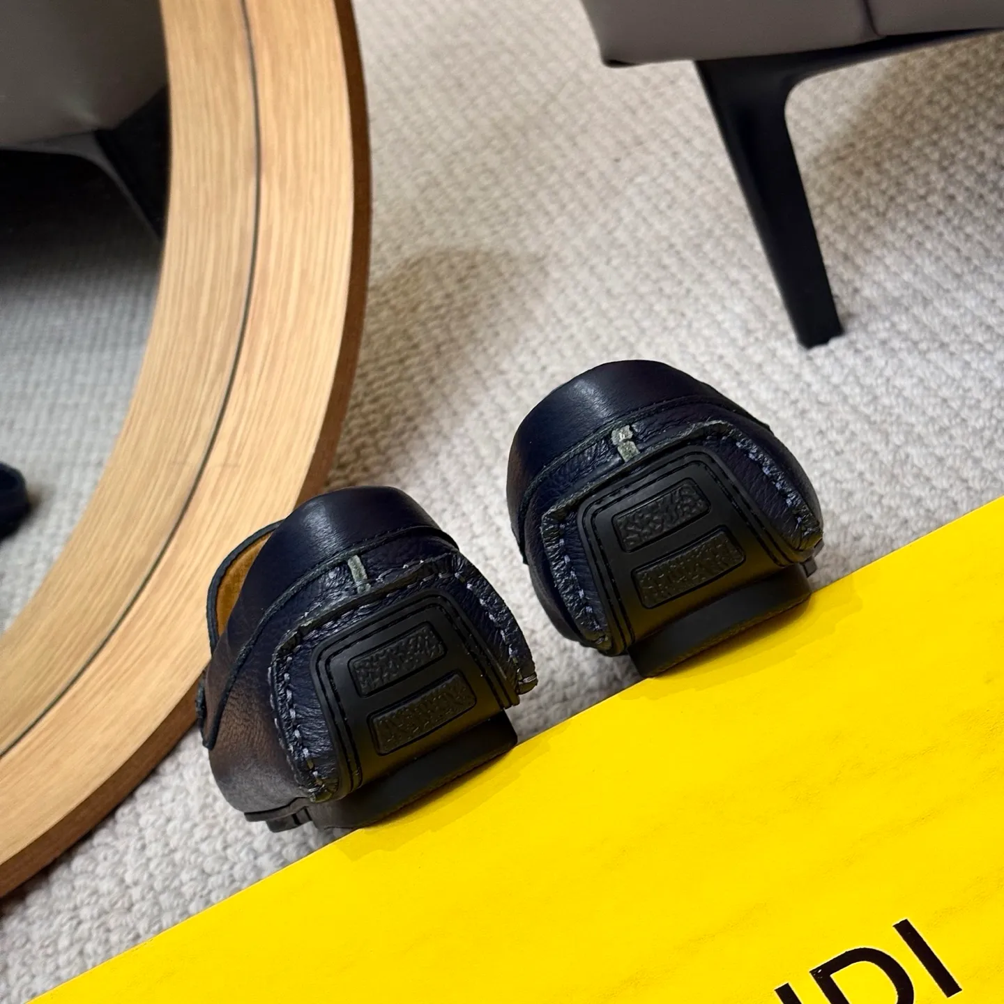 Men's shoes 💰420 [FENDI Fendi] 2⃣️0⃣️2⃣️5️⃣New Milan men's fashion lazy catwalk style ✅ fashionable casual beanie shoes, imported calfskin fabric, super smooth texture, sweat-absorbent and breathable, (sheepskin lining). Metal LOGO on the shoe body, Medusa avatar, irregular avatar, high-end craftsmanship logo✅ French Loft set foot design style 👟Low-key and elegant, great on-foot effect... Men's shoe size: 38-46 (4-12)